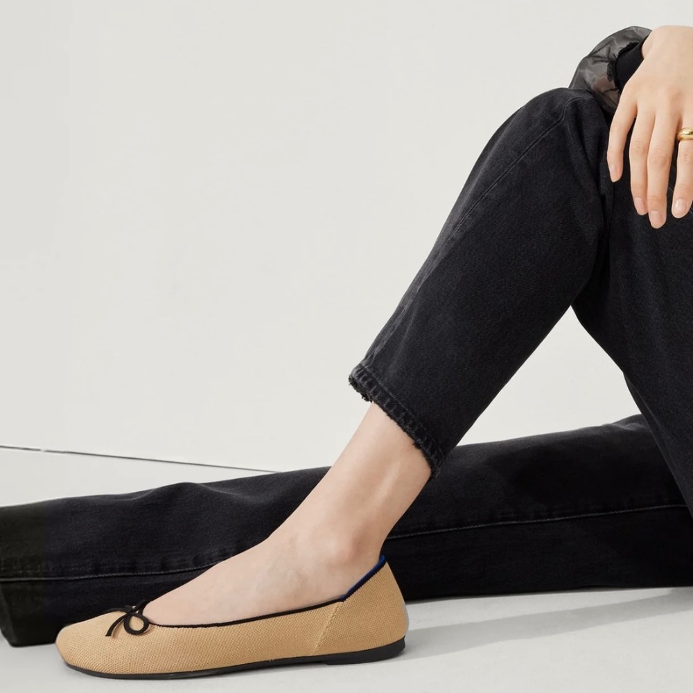 BNWT Rothy's The Ballet Flat in Beige and Black